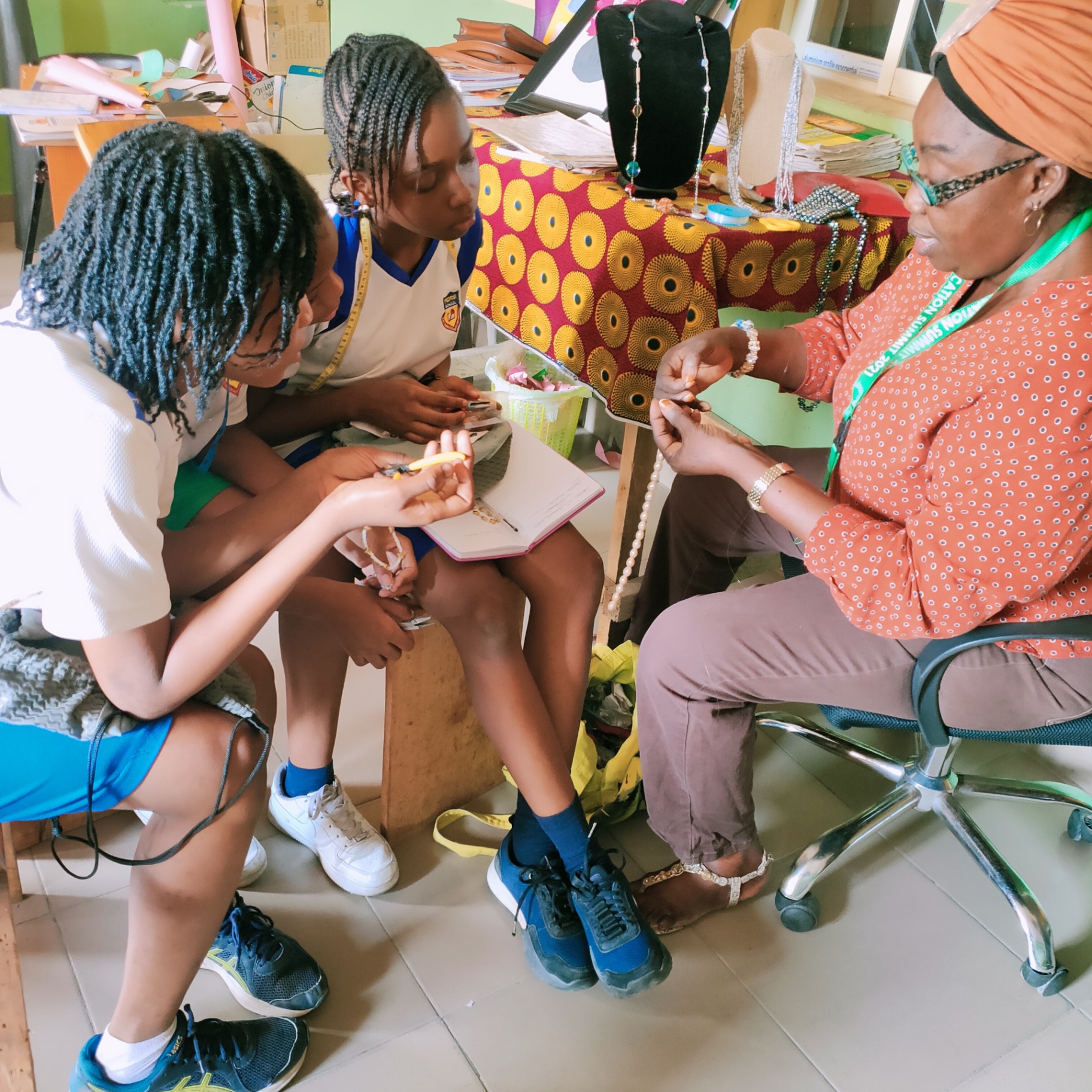 Pedrisi students in a jewelry-making workshop with an instructor